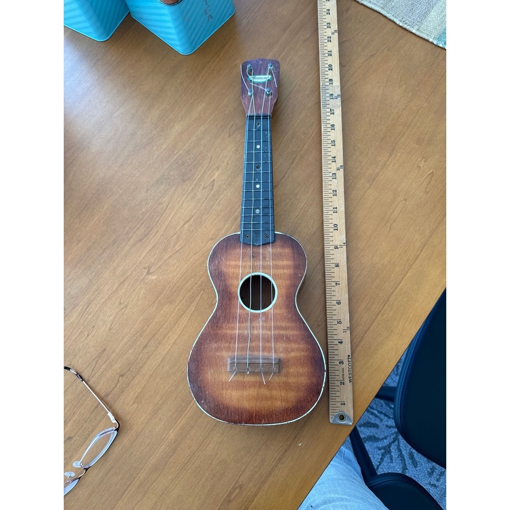 Vintage Ukulele.  Harmony.